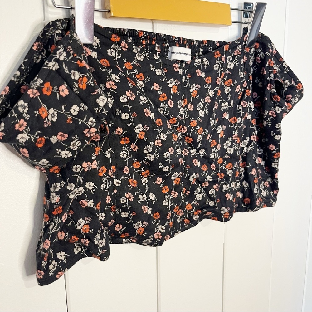 Urban Outfitters Floral Off the Shoulder Crop Top. Size XL.